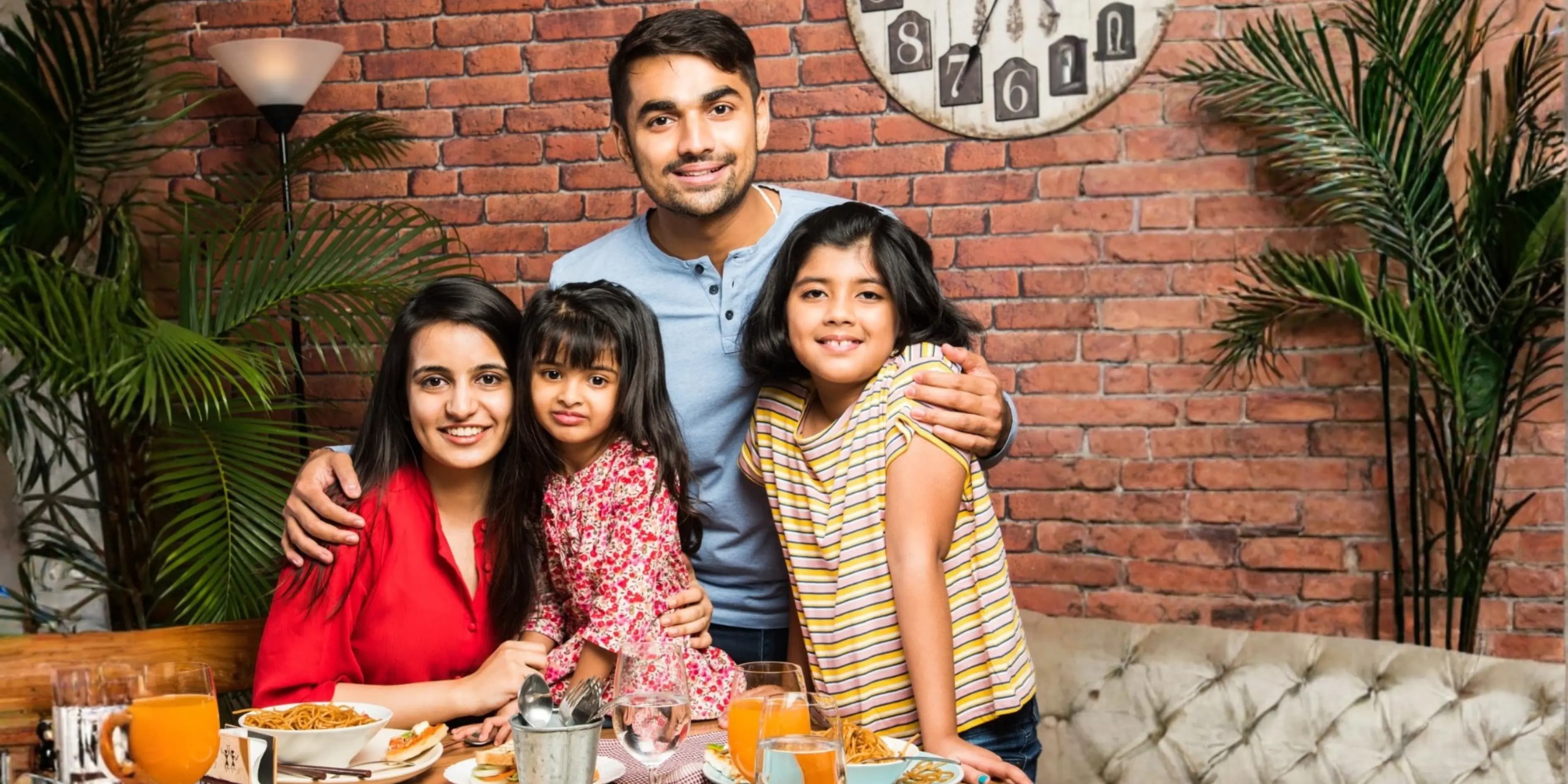 5 Surprising Benefits of Dinner Table Conversations for Healthy Eating Habits